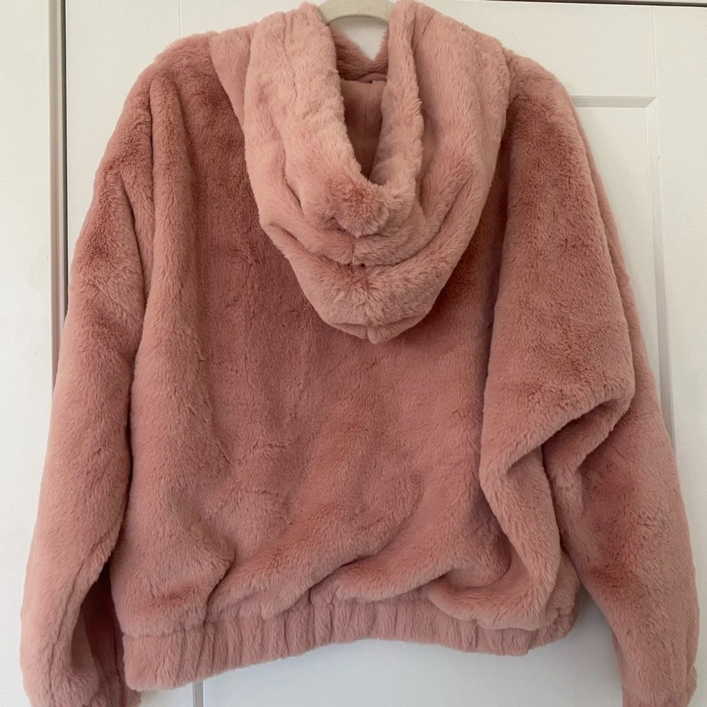 Express pink faux fur hoodie - Picture 3 of 7